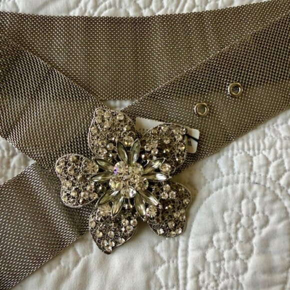 WHBM mesh with rhinestone  flower belt main image 4